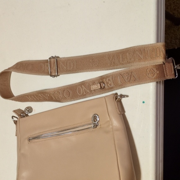 Upgrade Your Style with the Orlandi Valentino Crossbody Bag - Vegan Leather - Picture 11 of 14